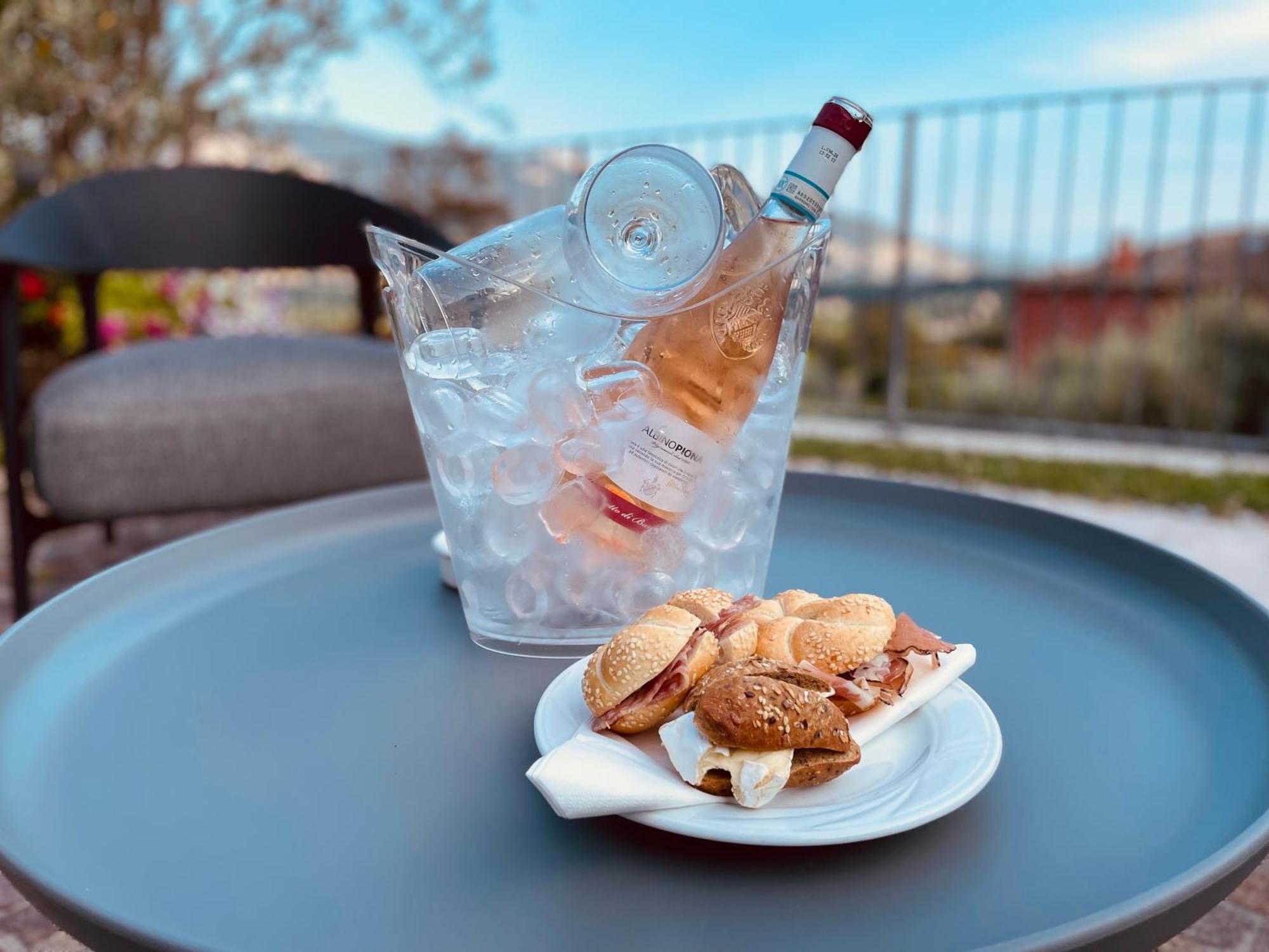 Relais Fontana Rosa B&B Wellness Caprino Veronese Exterior foto
