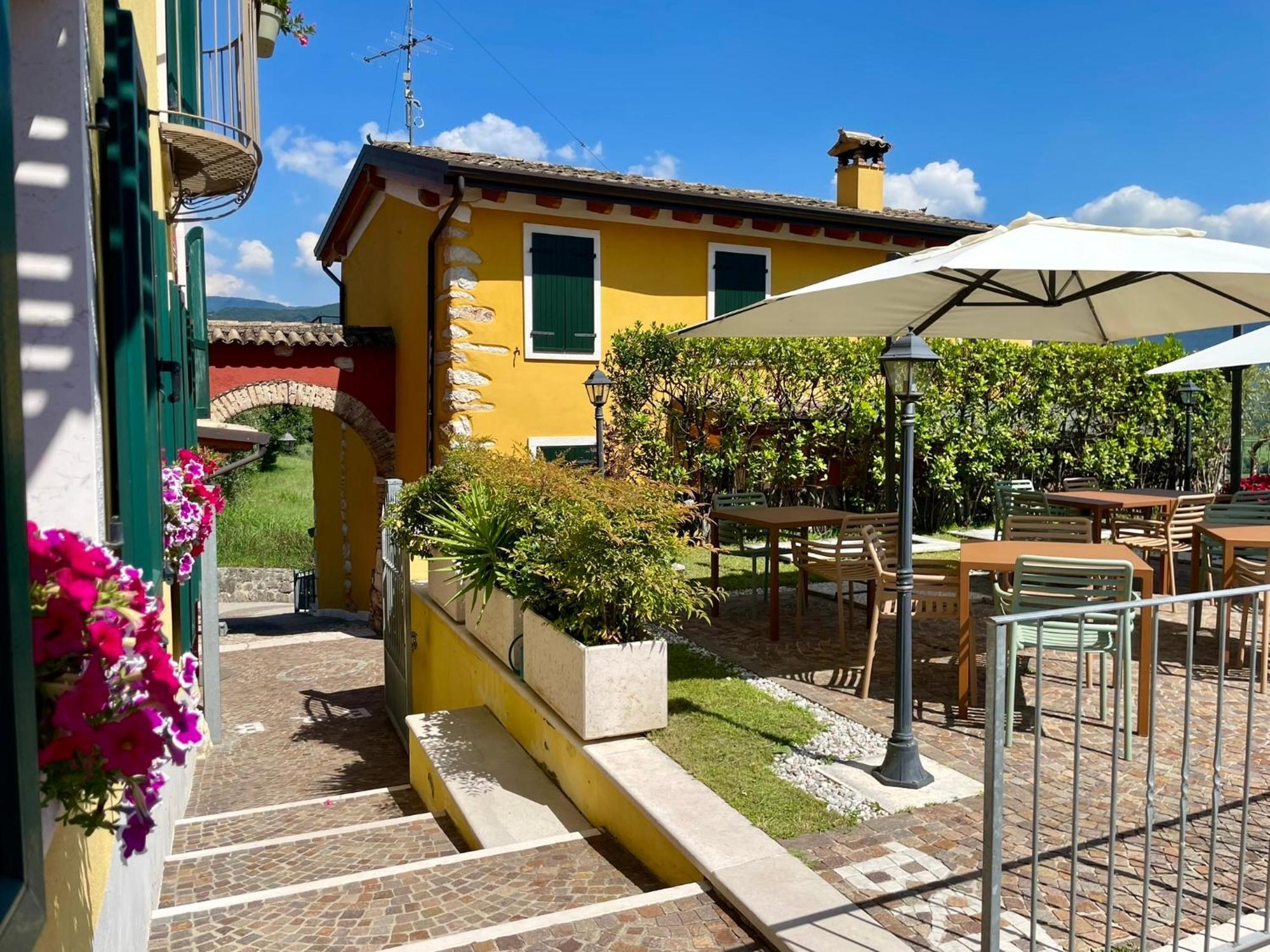 Relais Fontana Rosa B&B Wellness Caprino Veronese Exterior foto