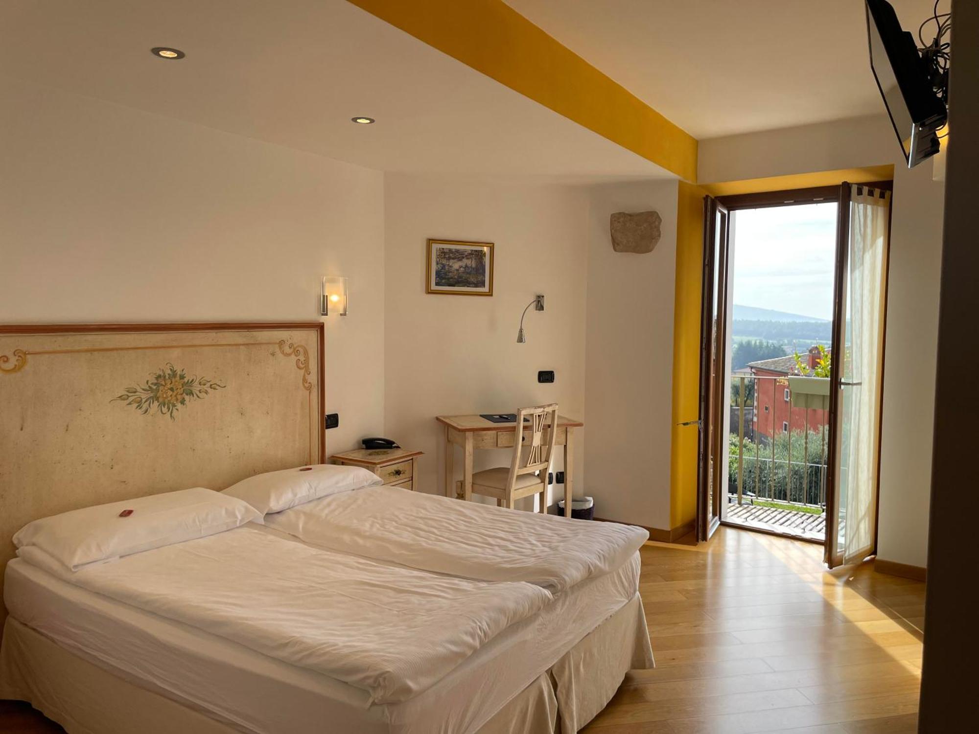 Relais Fontana Rosa B&B Wellness Caprino Veronese Exterior foto